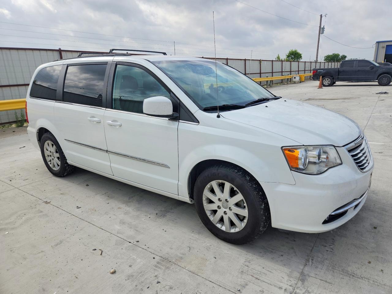 2016 Chrysler Town & Country Touring - Фото 4