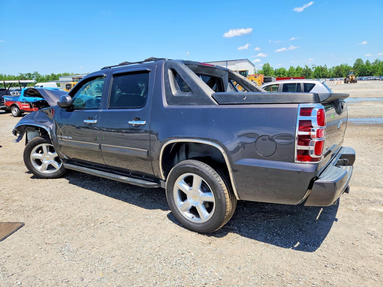 2011 Chevrolet Avalanche Ls - Фото 2
