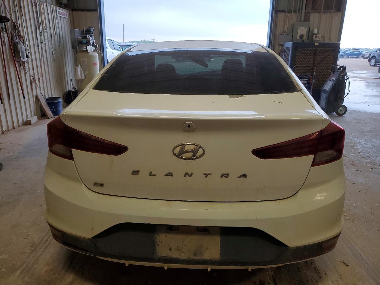 2019 Hyundai Elantra Se - Image 6