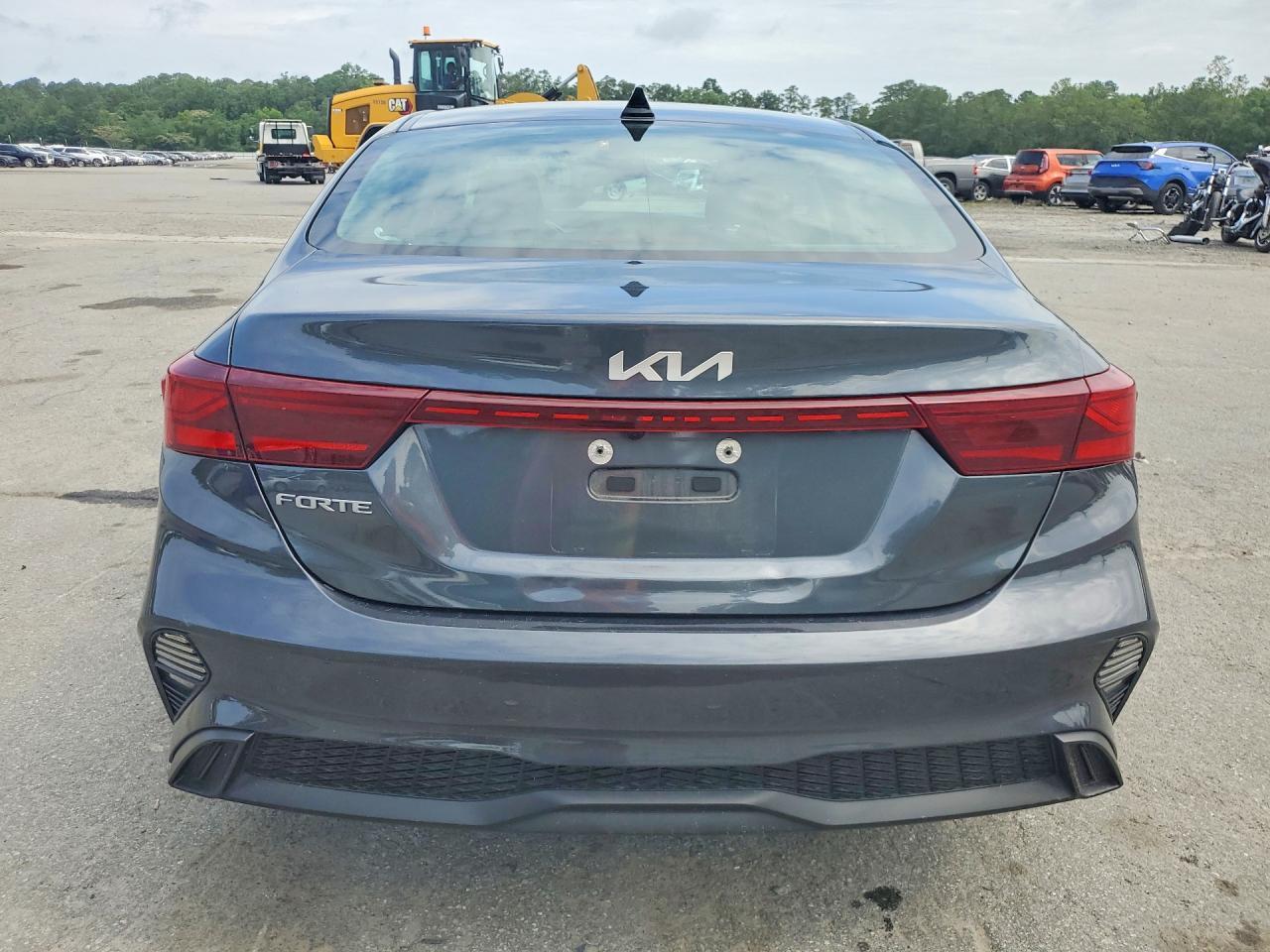 2024 Kia Forte Lxs - Image 6