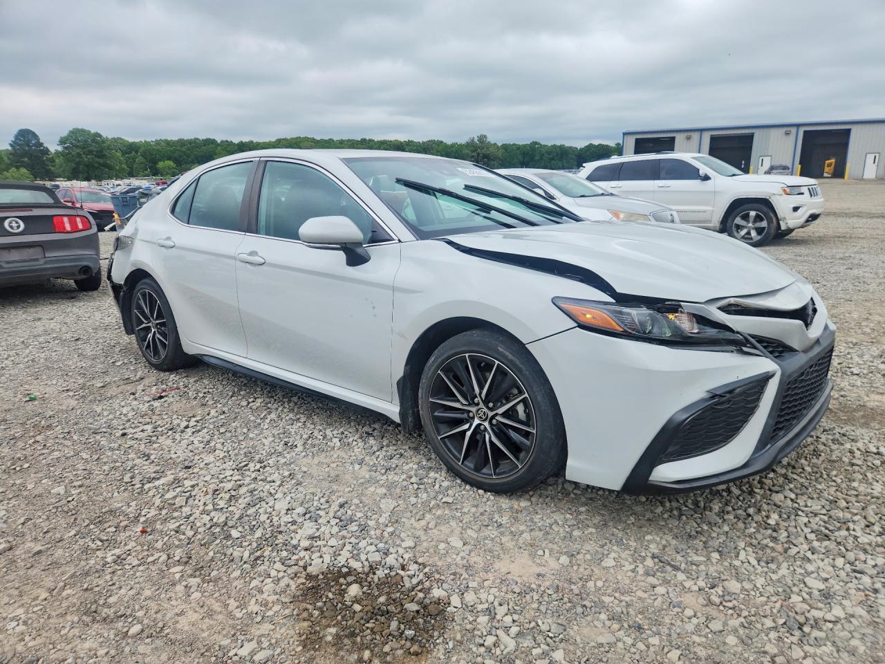 2022 Toyota Camry Se - Фото 4