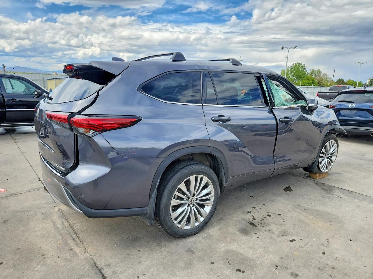 2023 Toyota Highlander Platinum - Фото 3