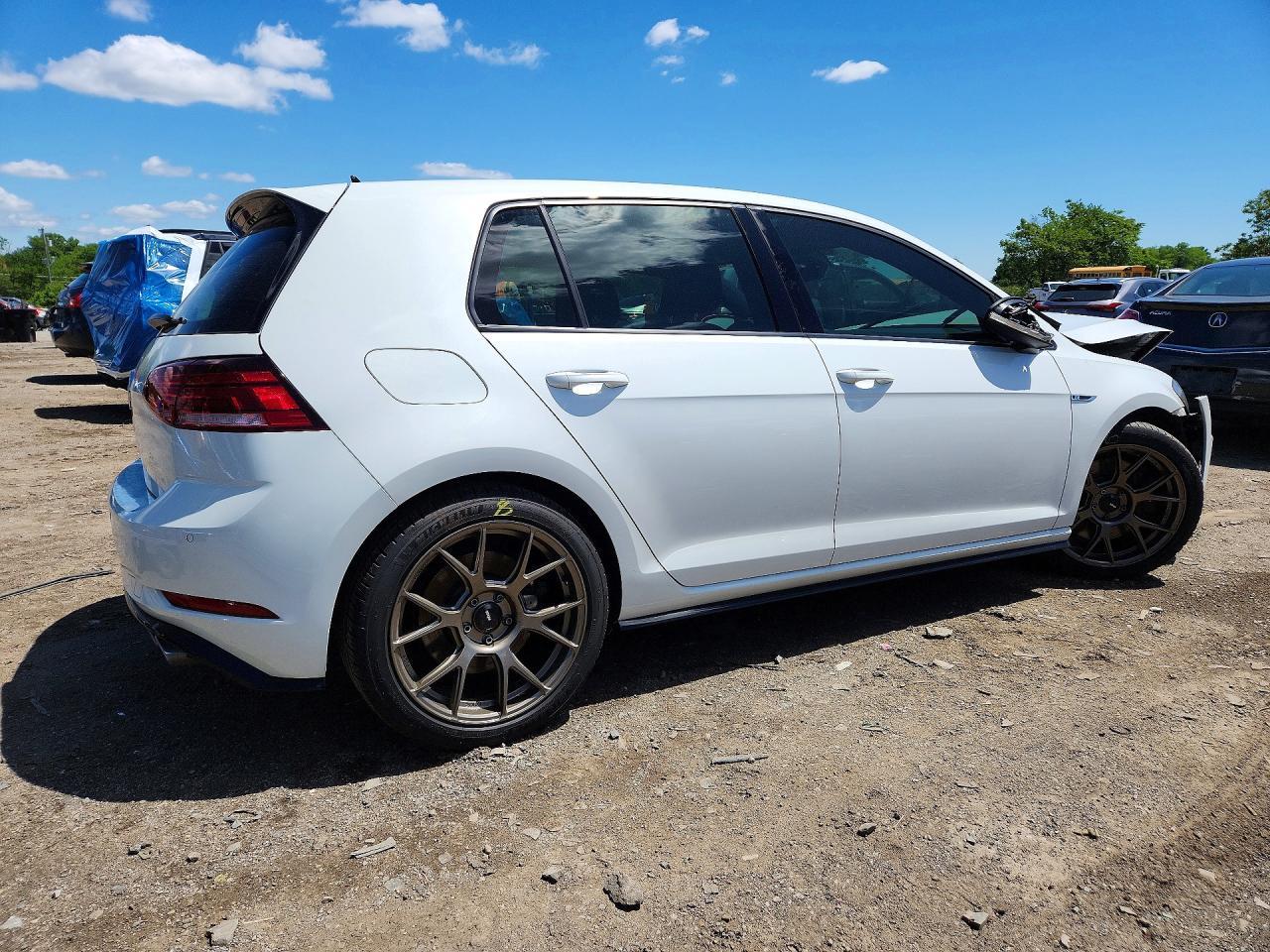 2019 Volkswagen Golf R - Image 3