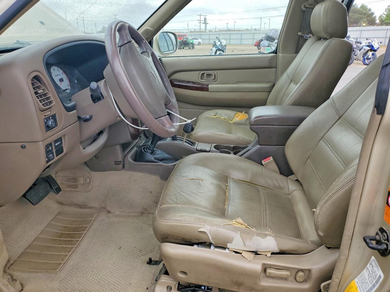 2000 Nissan Pathfinder Xe - Image 7