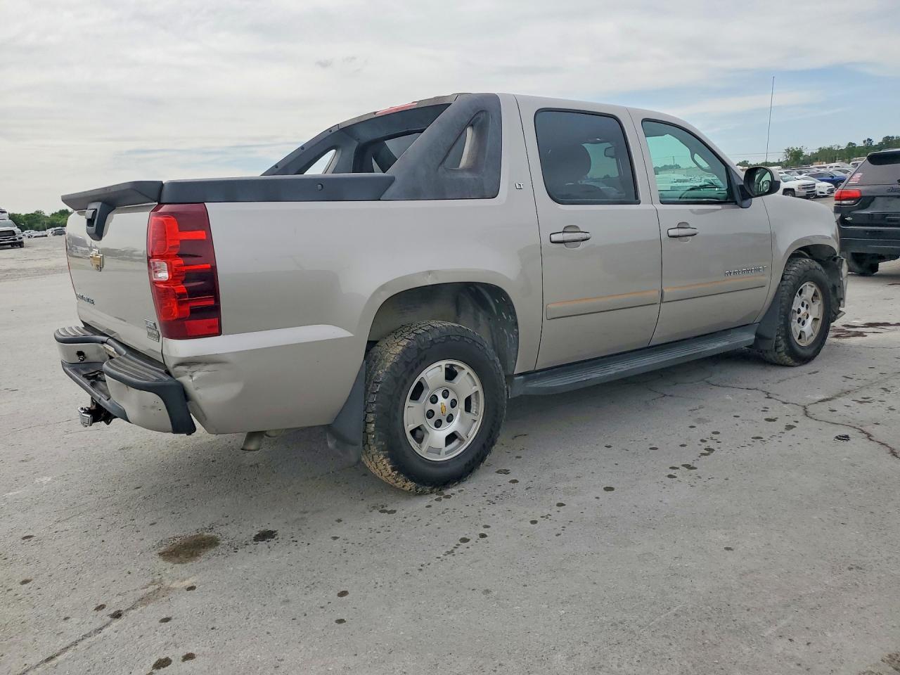 2007 Chevrolet Avalanche C1500 - Image 3