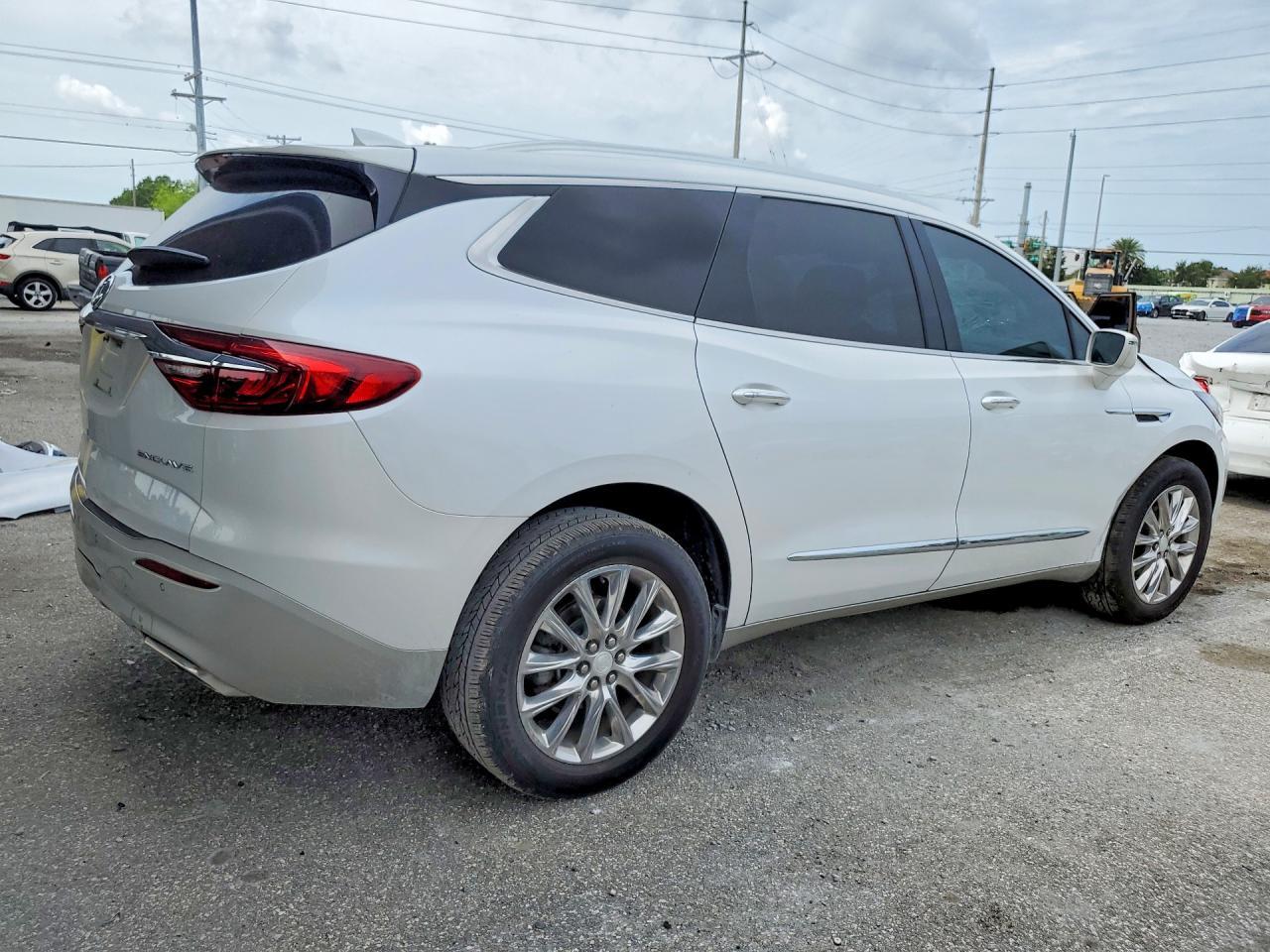 2019 Buick Enclave Essence - Image 3