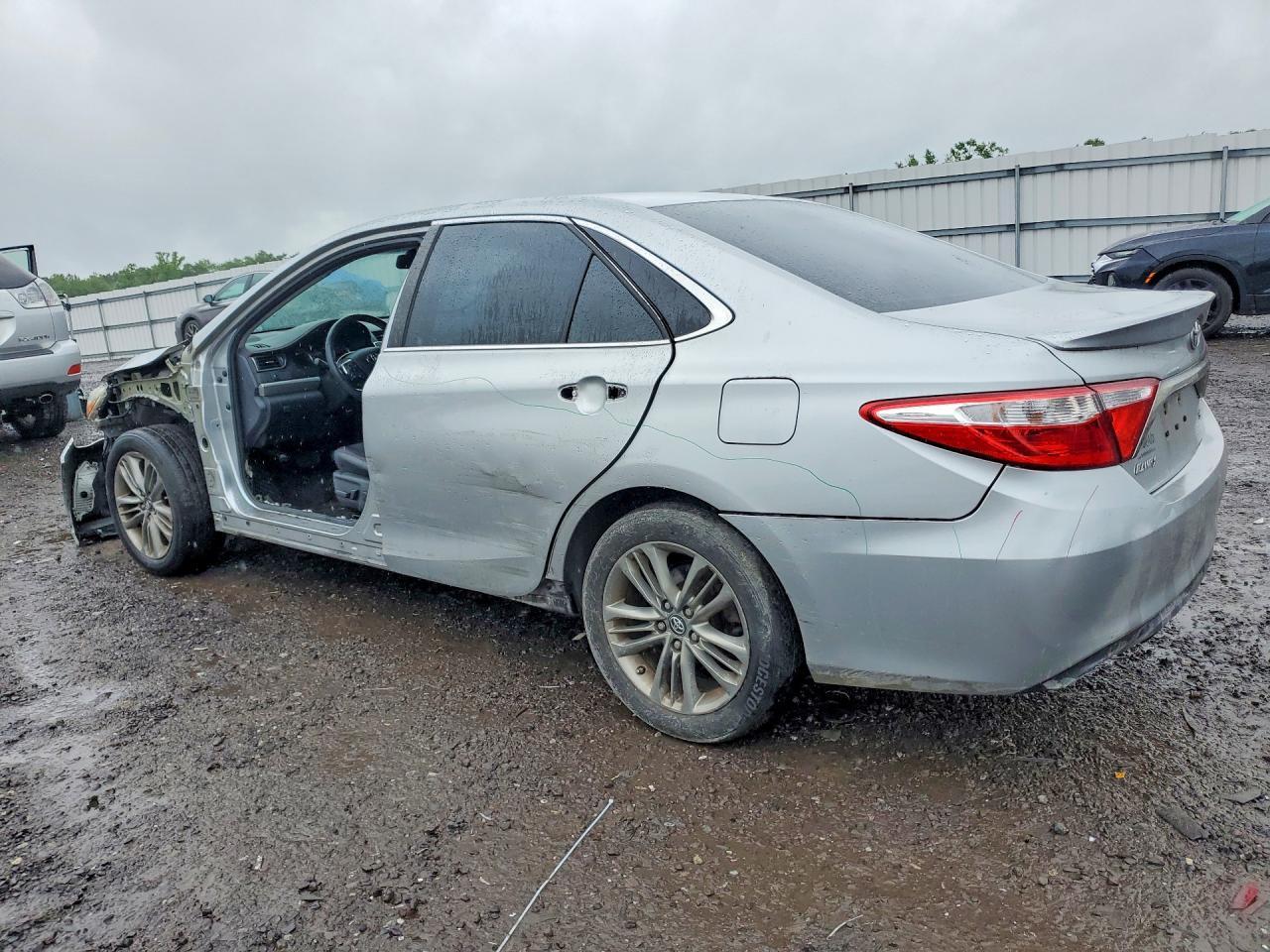 2017 Toyota Camry Se - Image 2