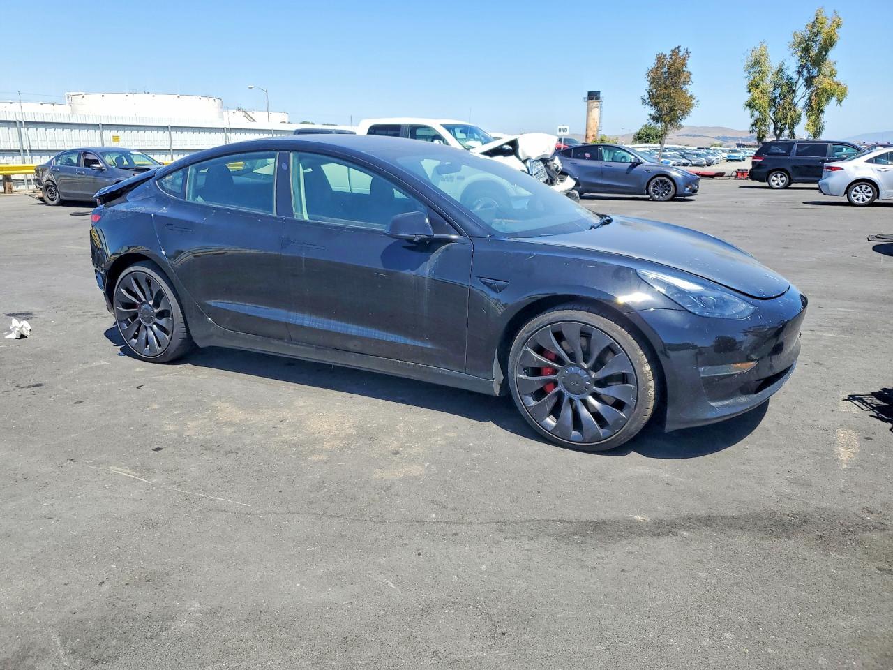 2023 Tesla Model 3 - Фото 4