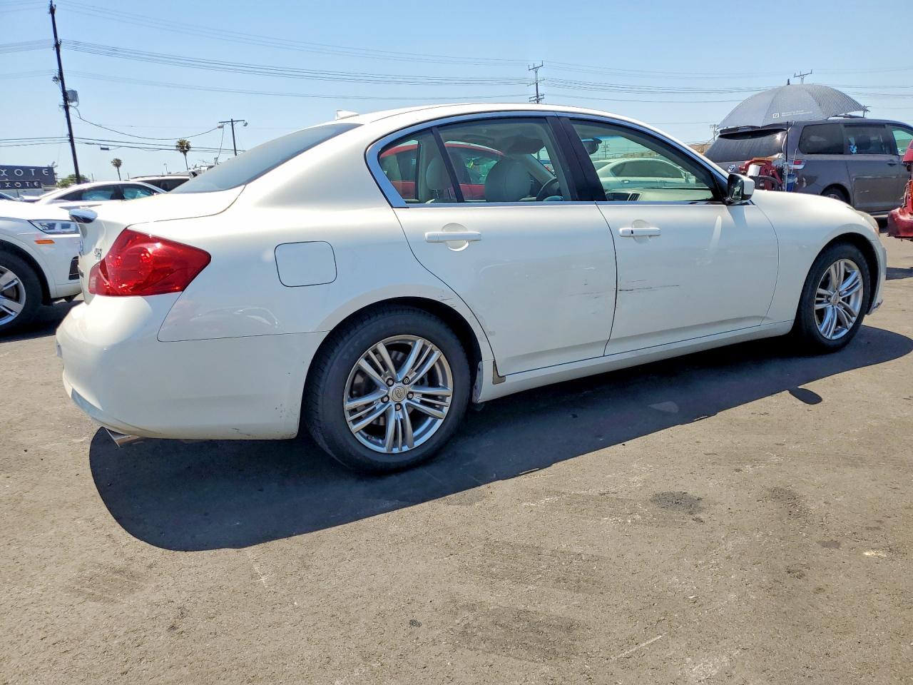 2011 Infiniti G25 Sedan Base - Image 3