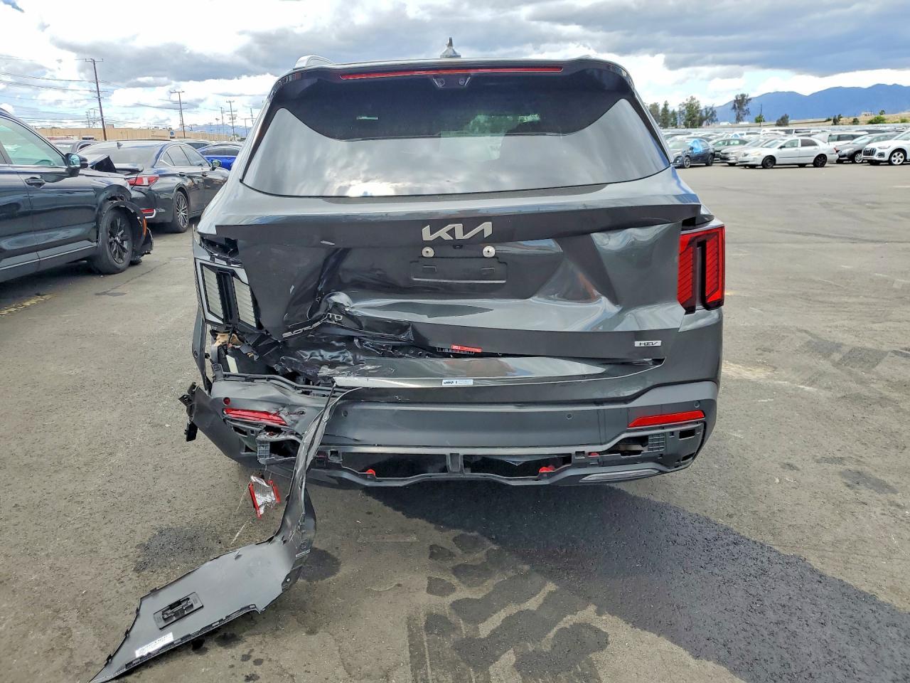2025 Kia Sorento Sxp - Image 6