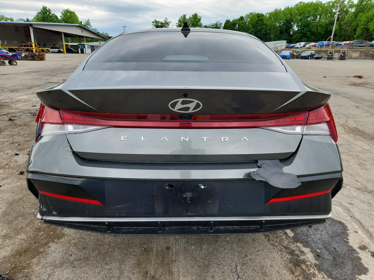 2025 Hyundai Elantra Sel - Image 6