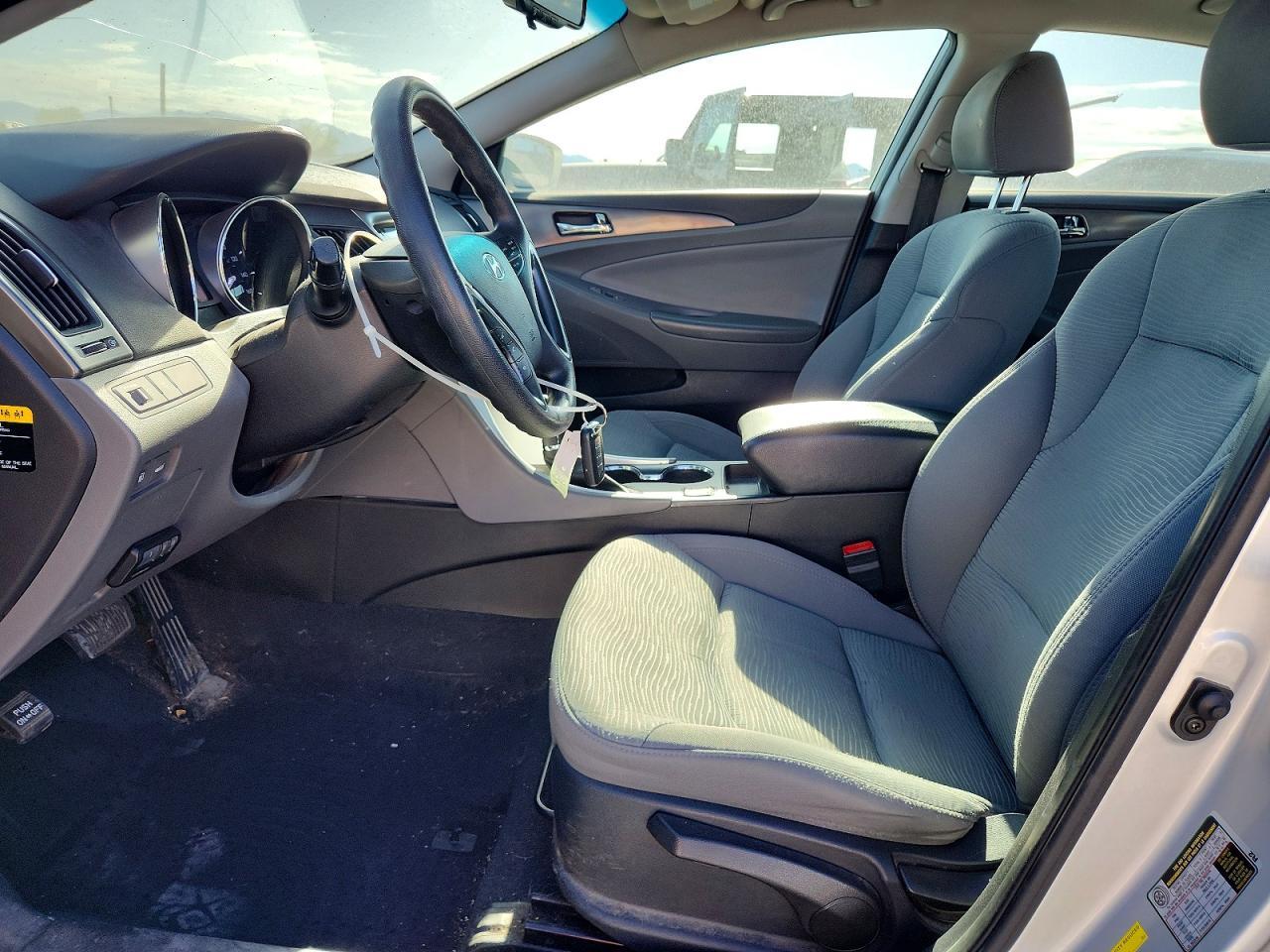 2015 Hyundai Sonata Hybrid Base - Image 7