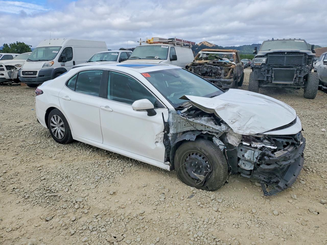 2022 Toyota Camry Le - Фото 4