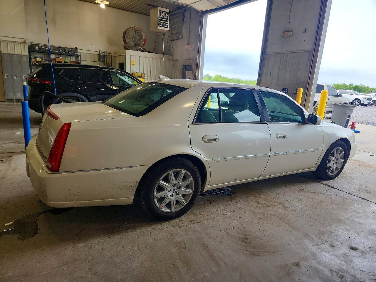 2011 Cadillac Dts Premium Collection - Фото 3