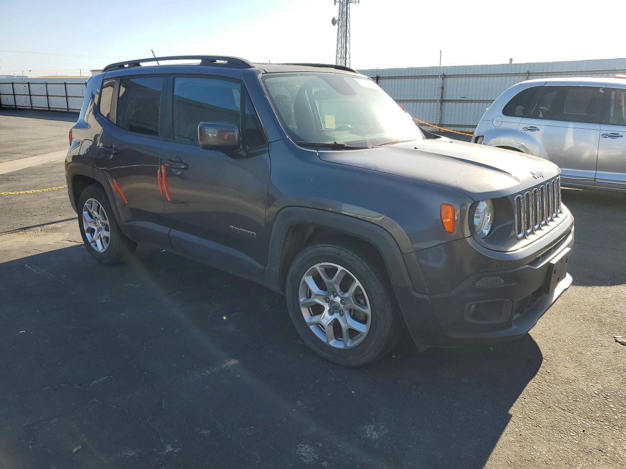 2017 Jeep Renegade Latitude - Image 4