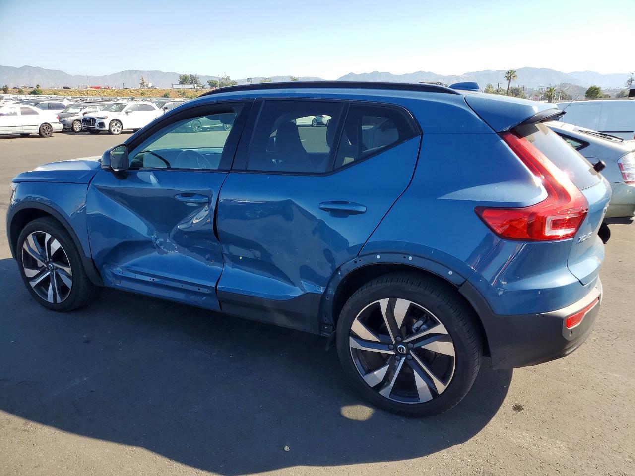 2024 Volvo Xc40 Plus - Image 2