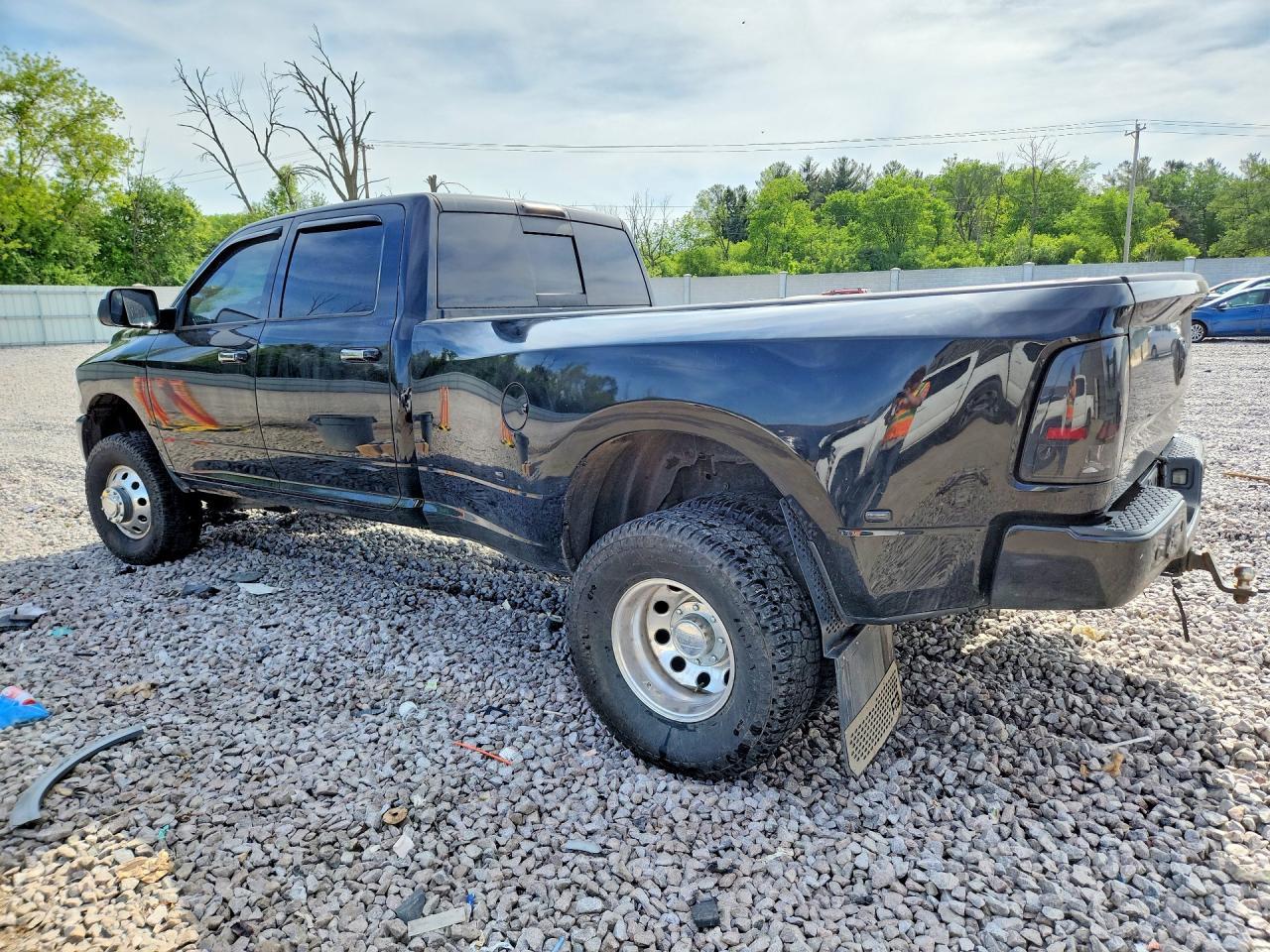 2015 Ram 3500 Slt - Image 2