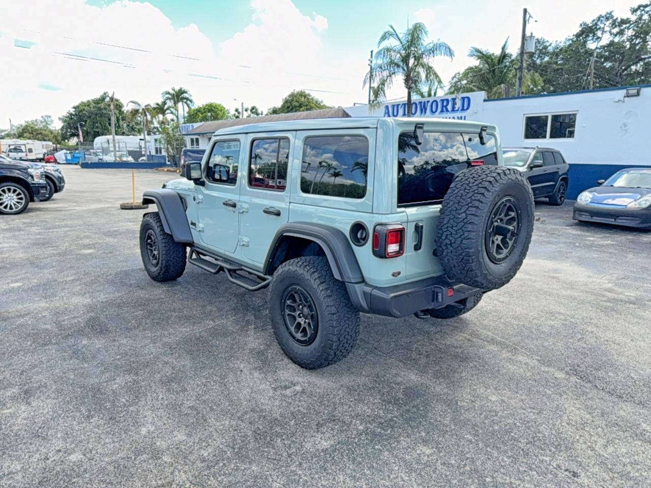 2023 Jeep Wrangler Sport - Фото 3