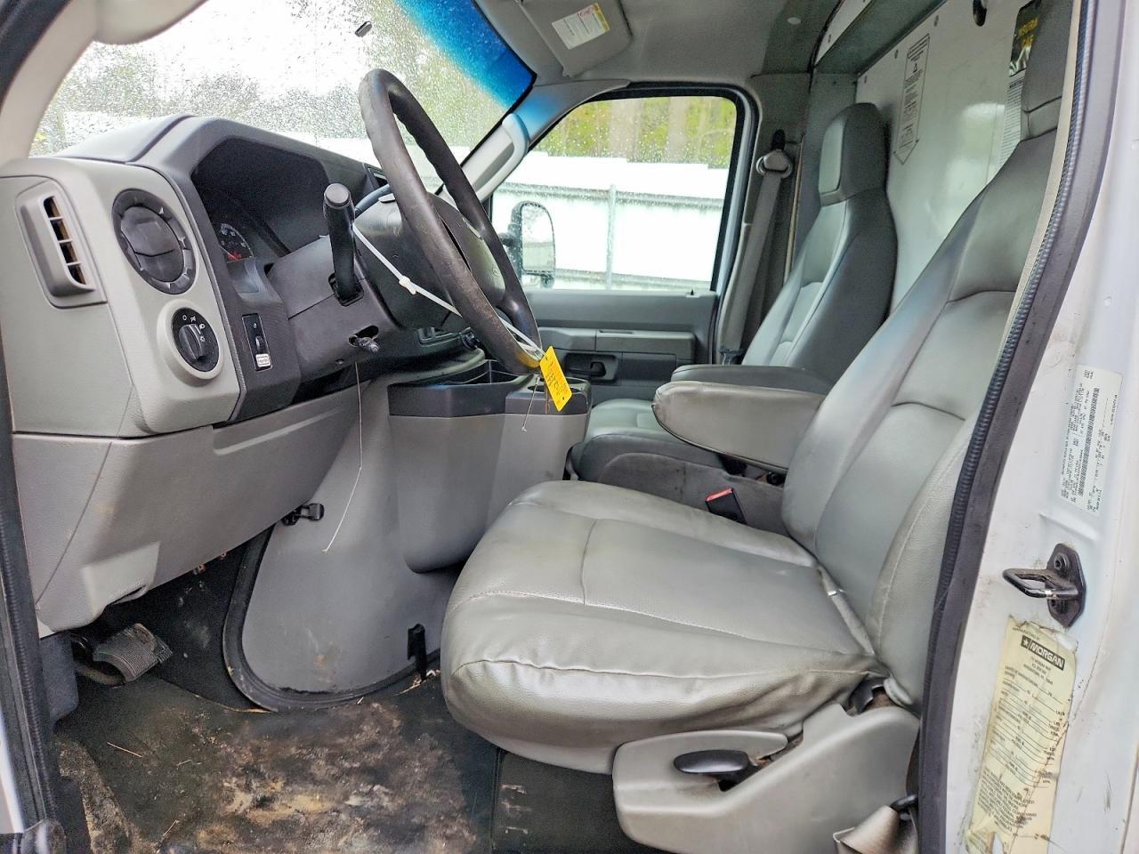 2017 Ford E350 Box Truck - Фото 7
