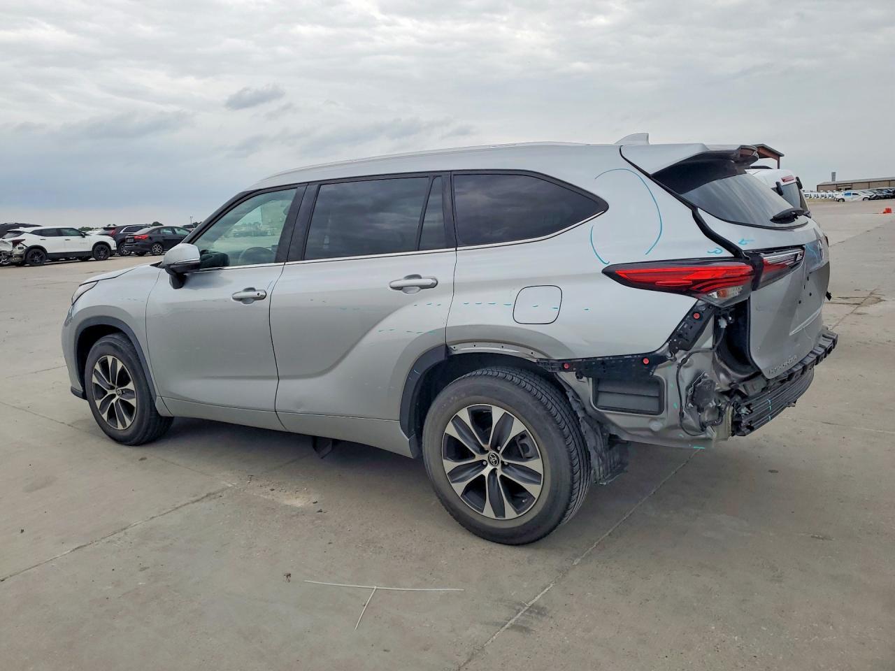2022 Toyota Highlander Xle - Фото 2