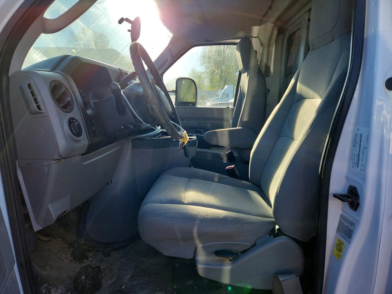 2018 Ford Econoline E350 Super Duty Cutaway Van - Image 7