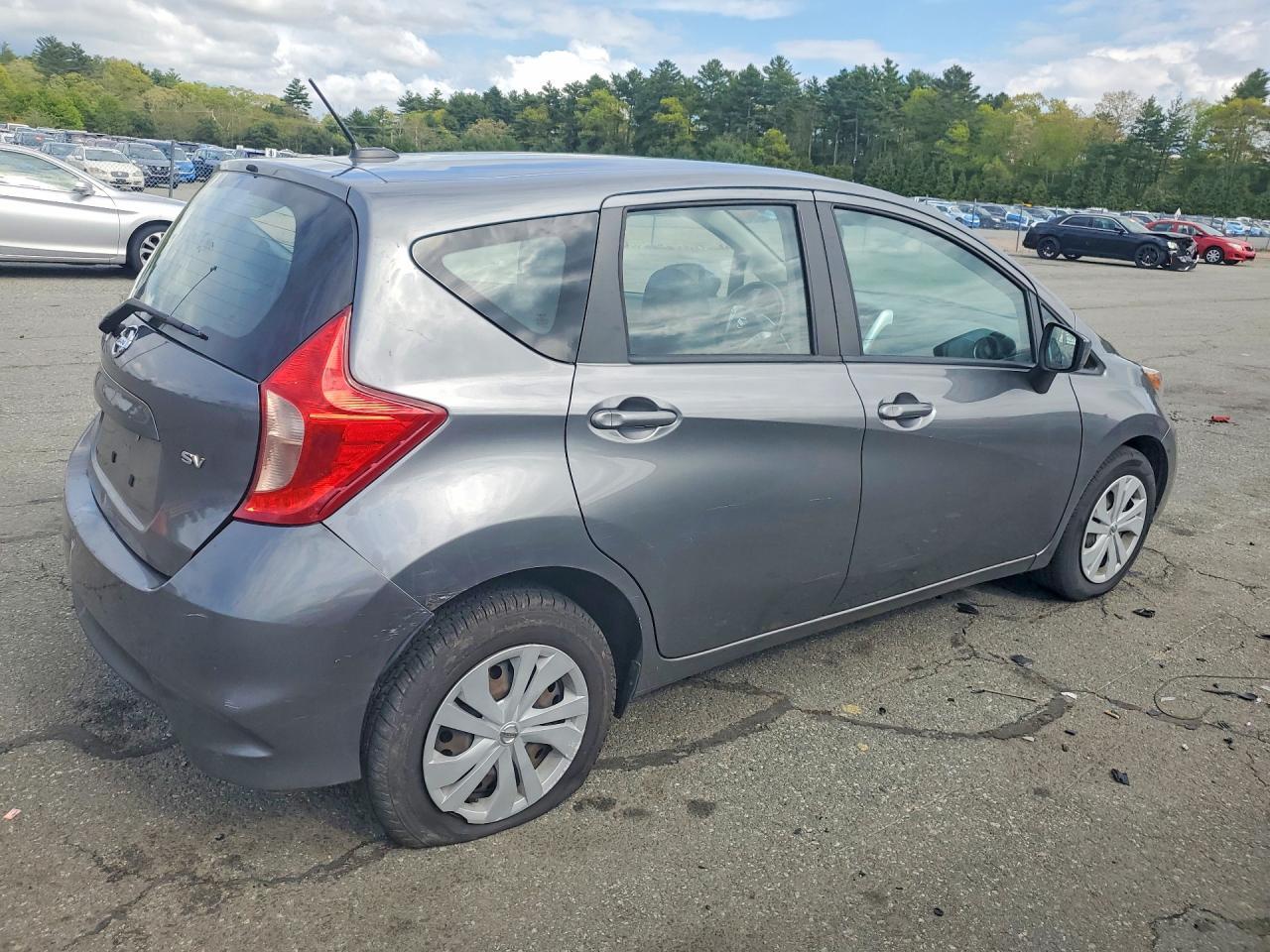 2018 Nissan Versa Note - Фото 3