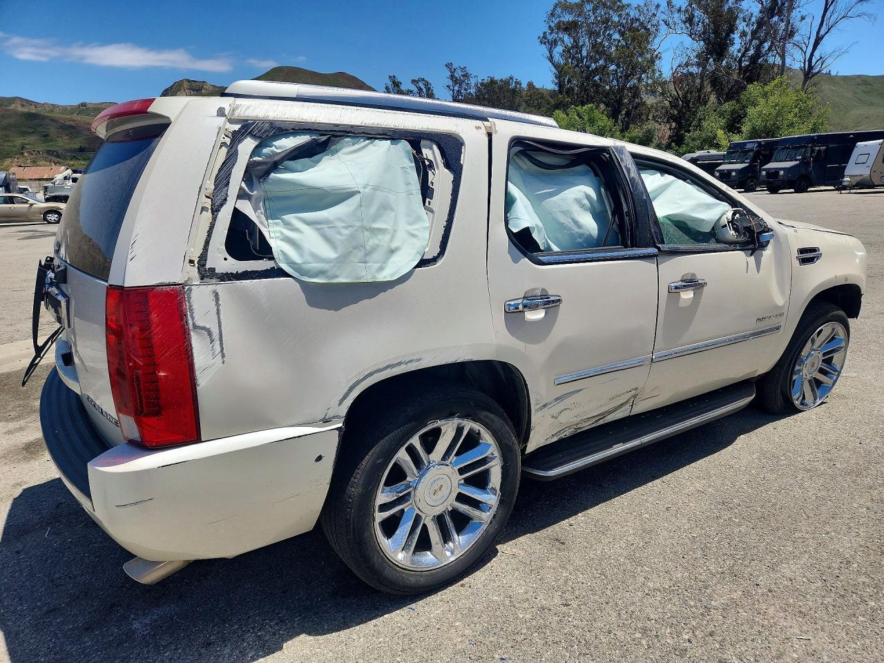 2010 Cadillac Escalade Luxury - Фото 3