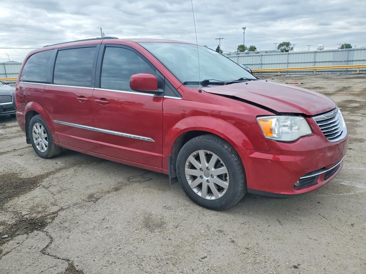 2013 Chrysler Town & Country Touring - Фото 4