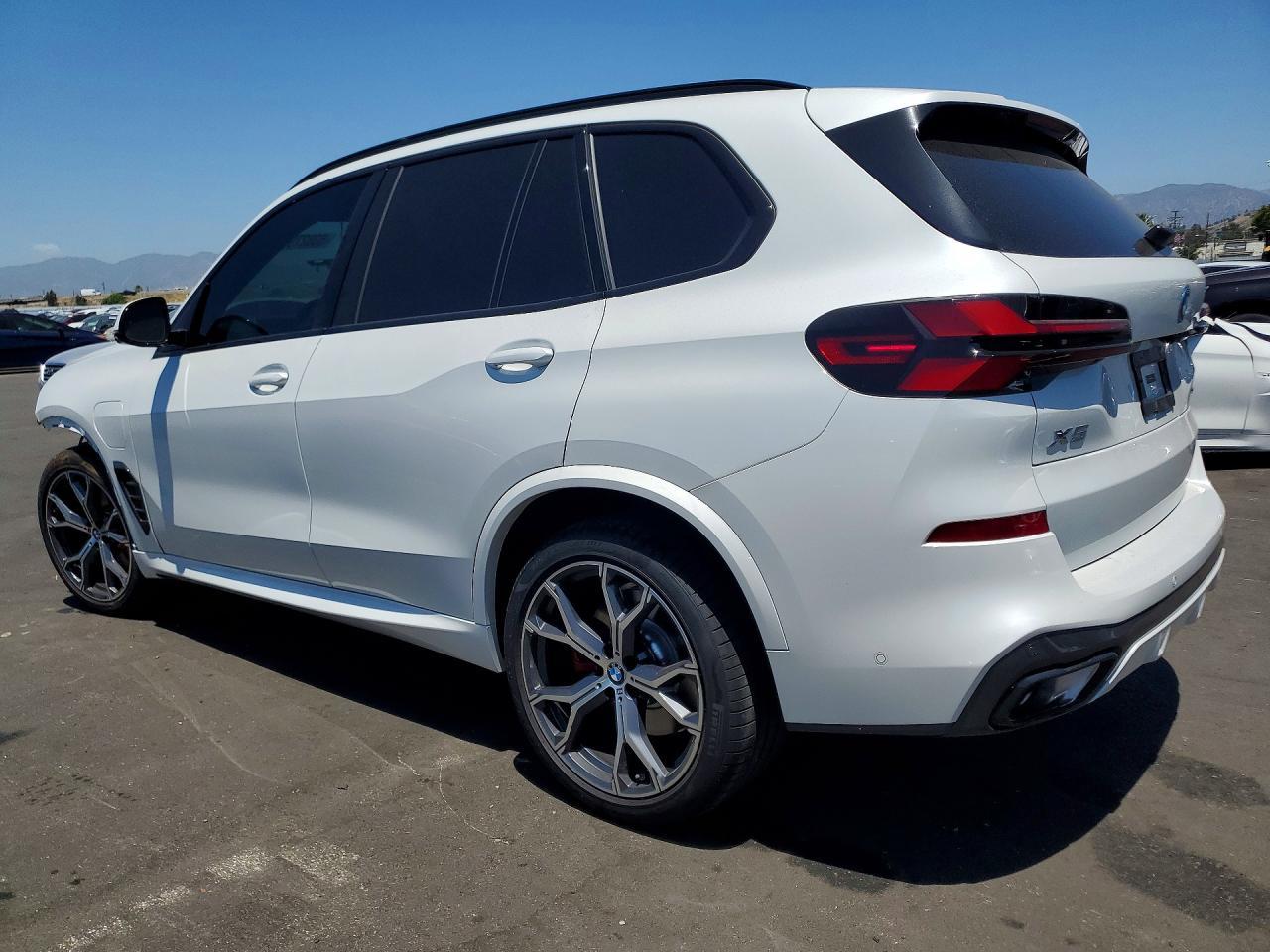 2026 BMW X5 xDrive50E - Фото 2