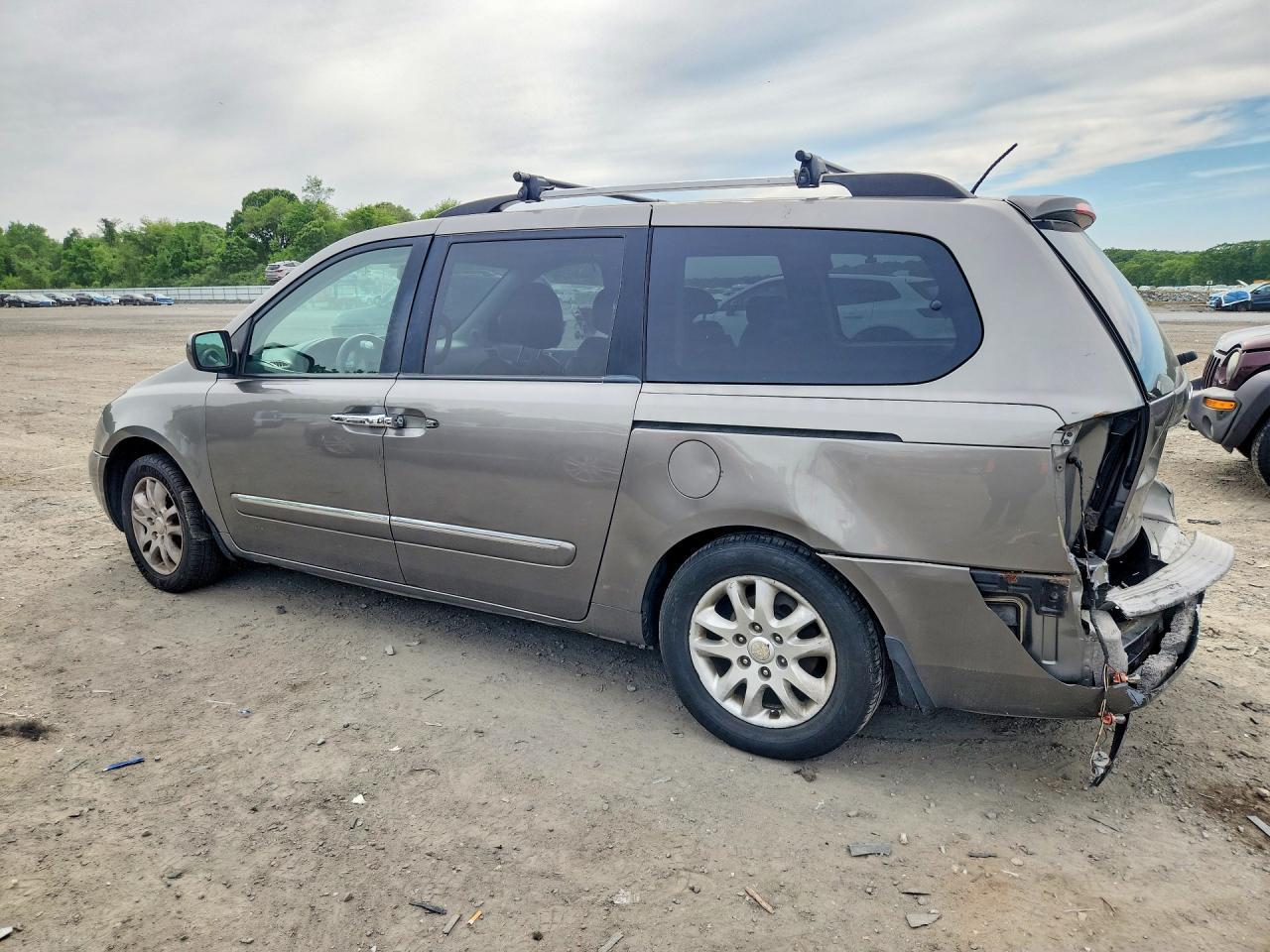 2010 Kia Sedona Ex - Image 2