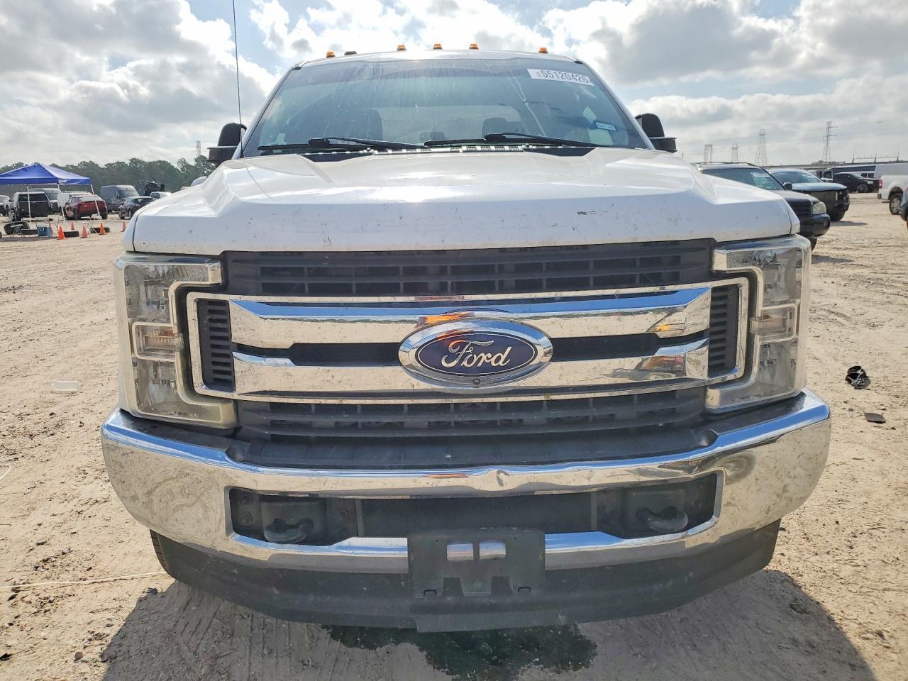2018 Ford F350 Super Duty - Image 5