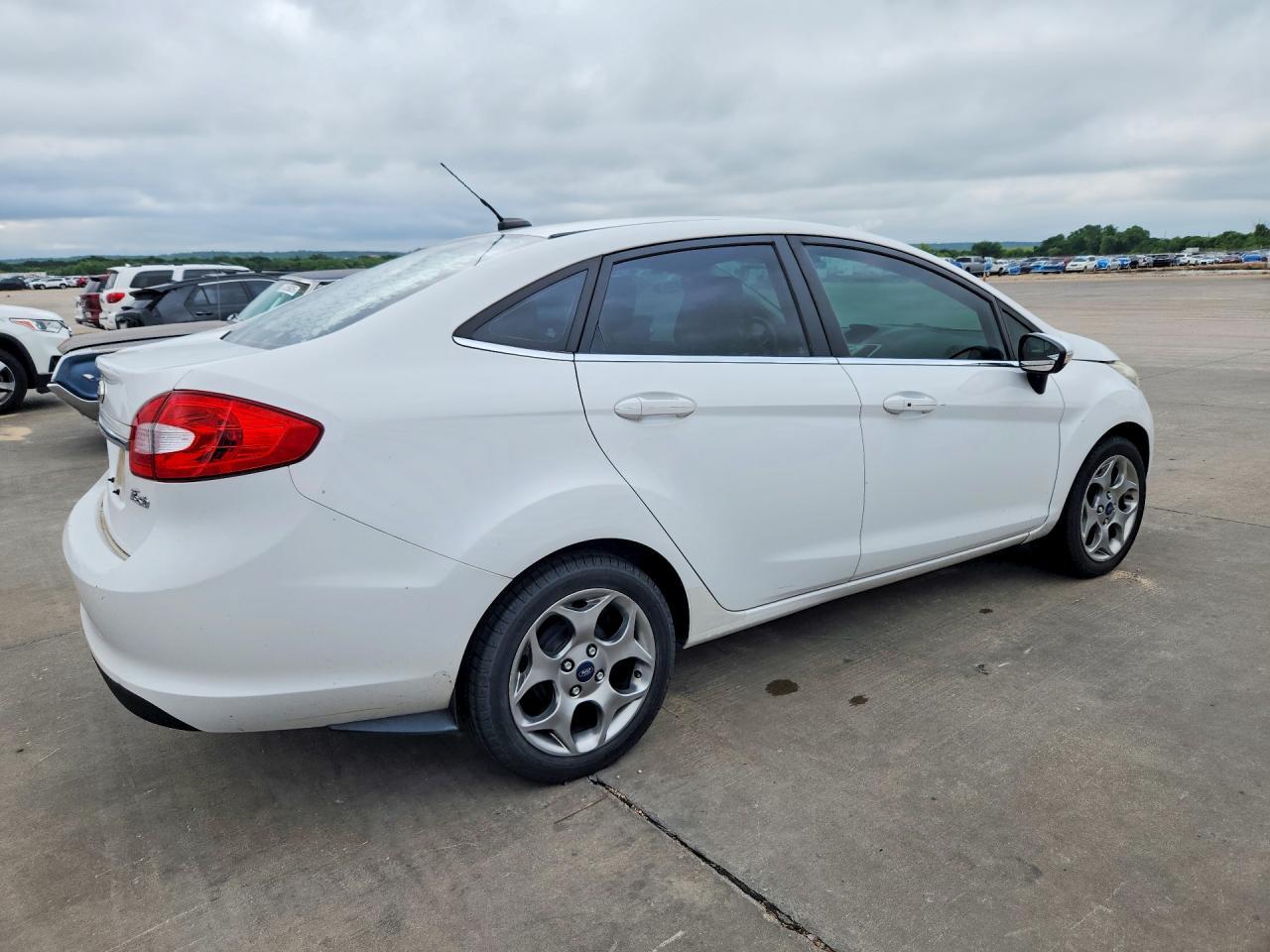 2012 Ford Fiesta - Image 3