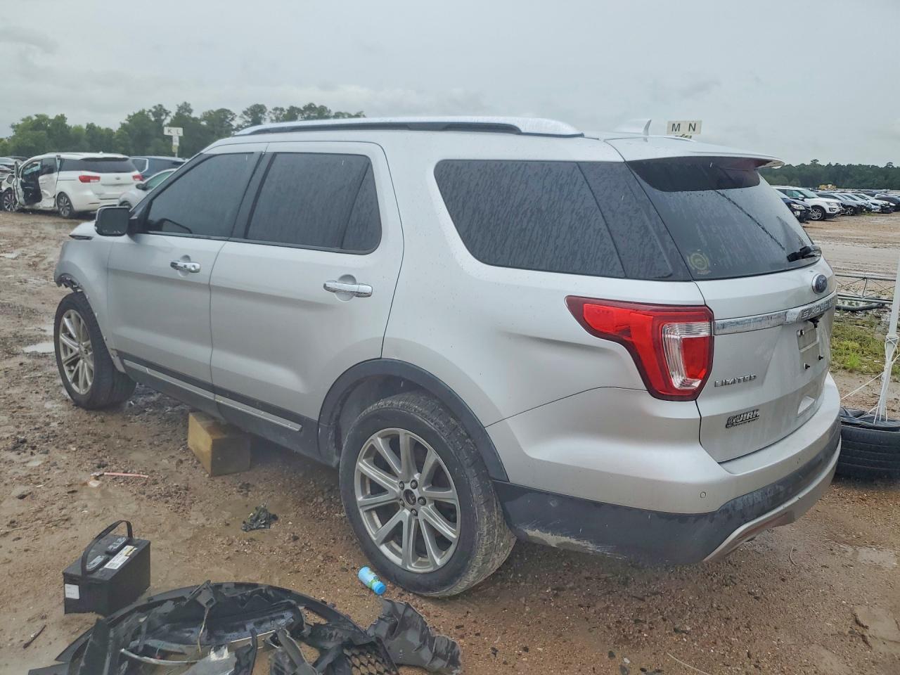 2016 Ford Explorer Limited - Image 2