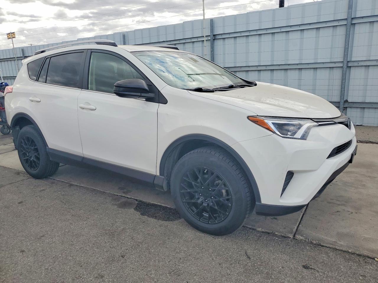 2017 Toyota Rav4 Le - Фото 4
