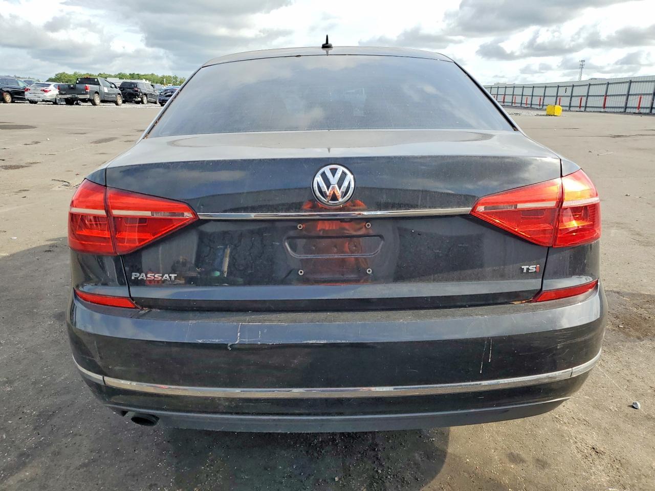 2016 Volkswagen Passat S - Фото 6