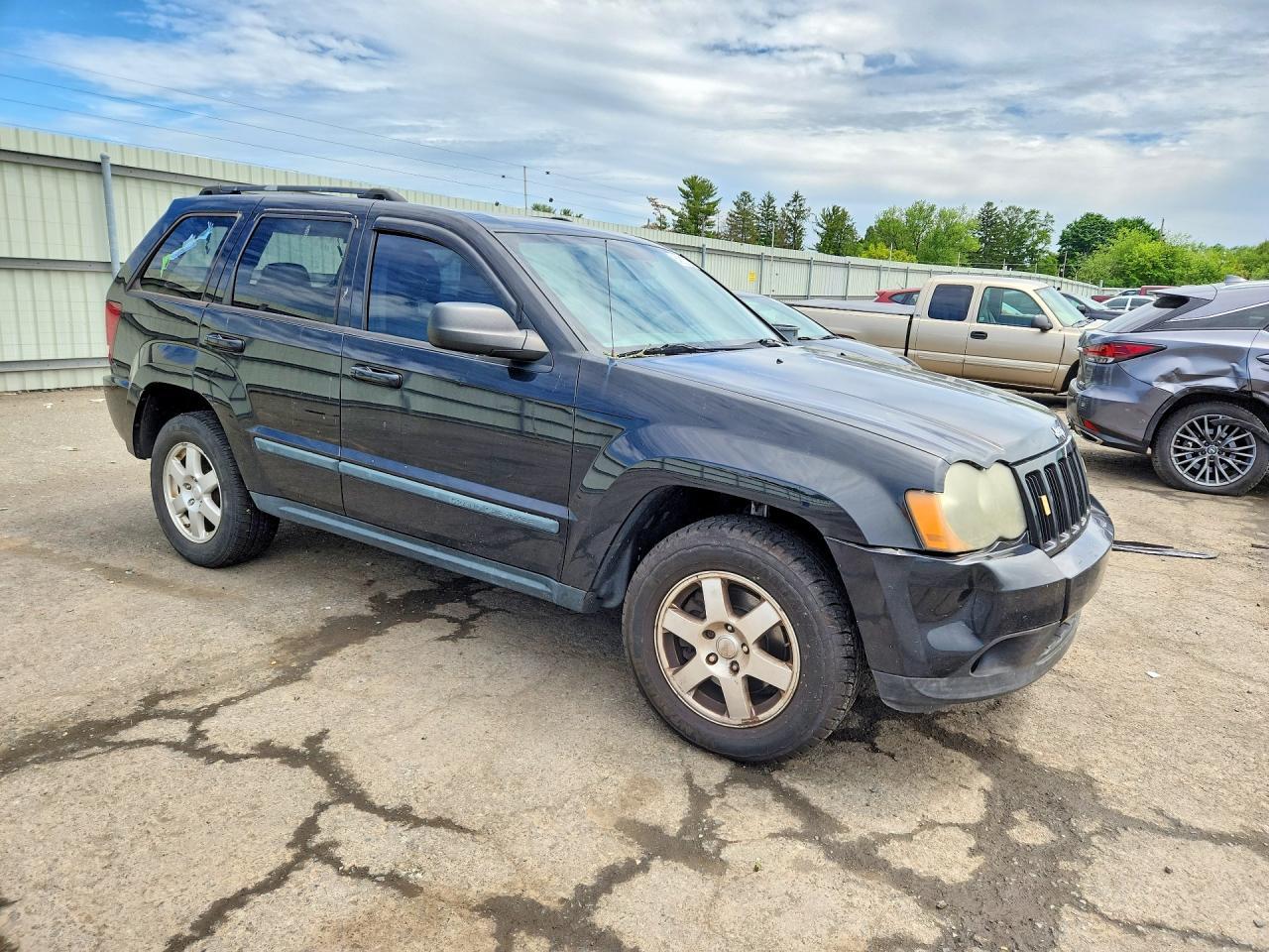 2009 Jeep Grand Cherokee Laredo - Image 4
