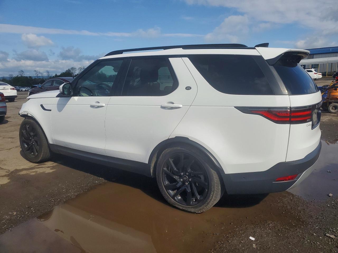 2022 Land Rover Discovery S - Image 2