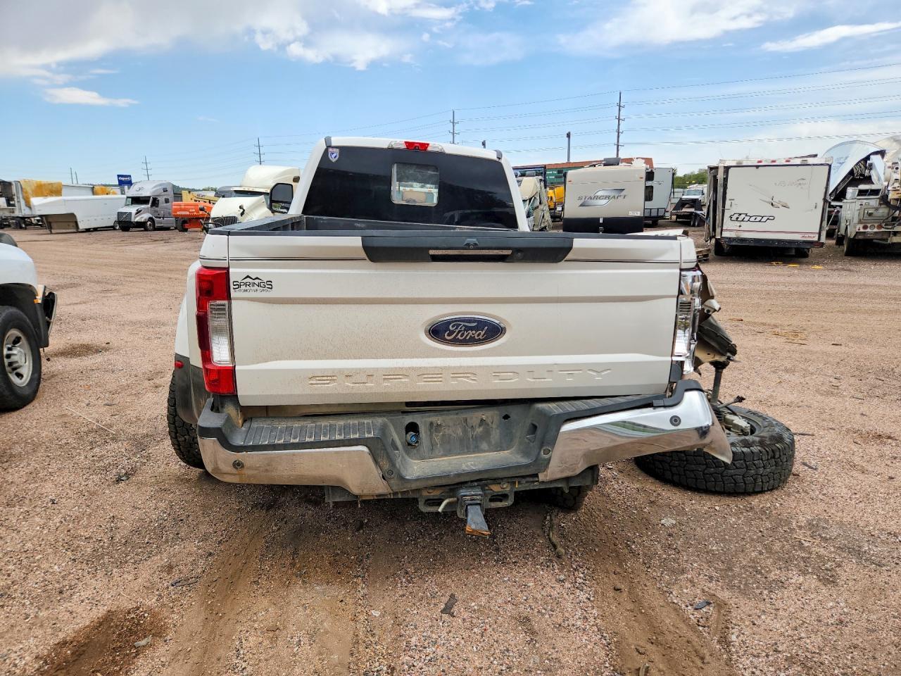 2017 Ford F350 Super Duty - Фото 6
