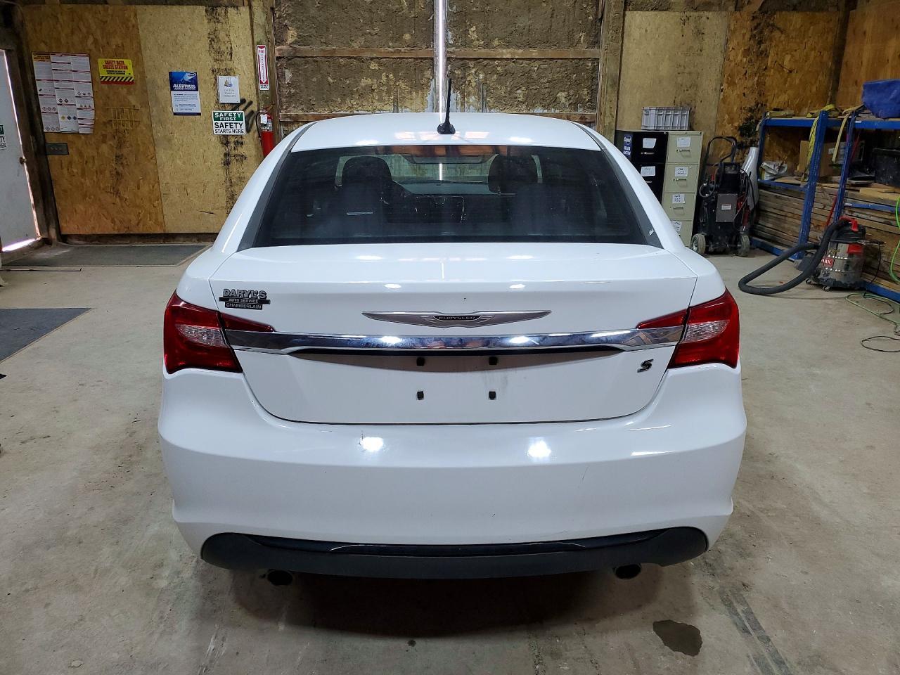 2014 Chrysler 200 Touring - Image 6
