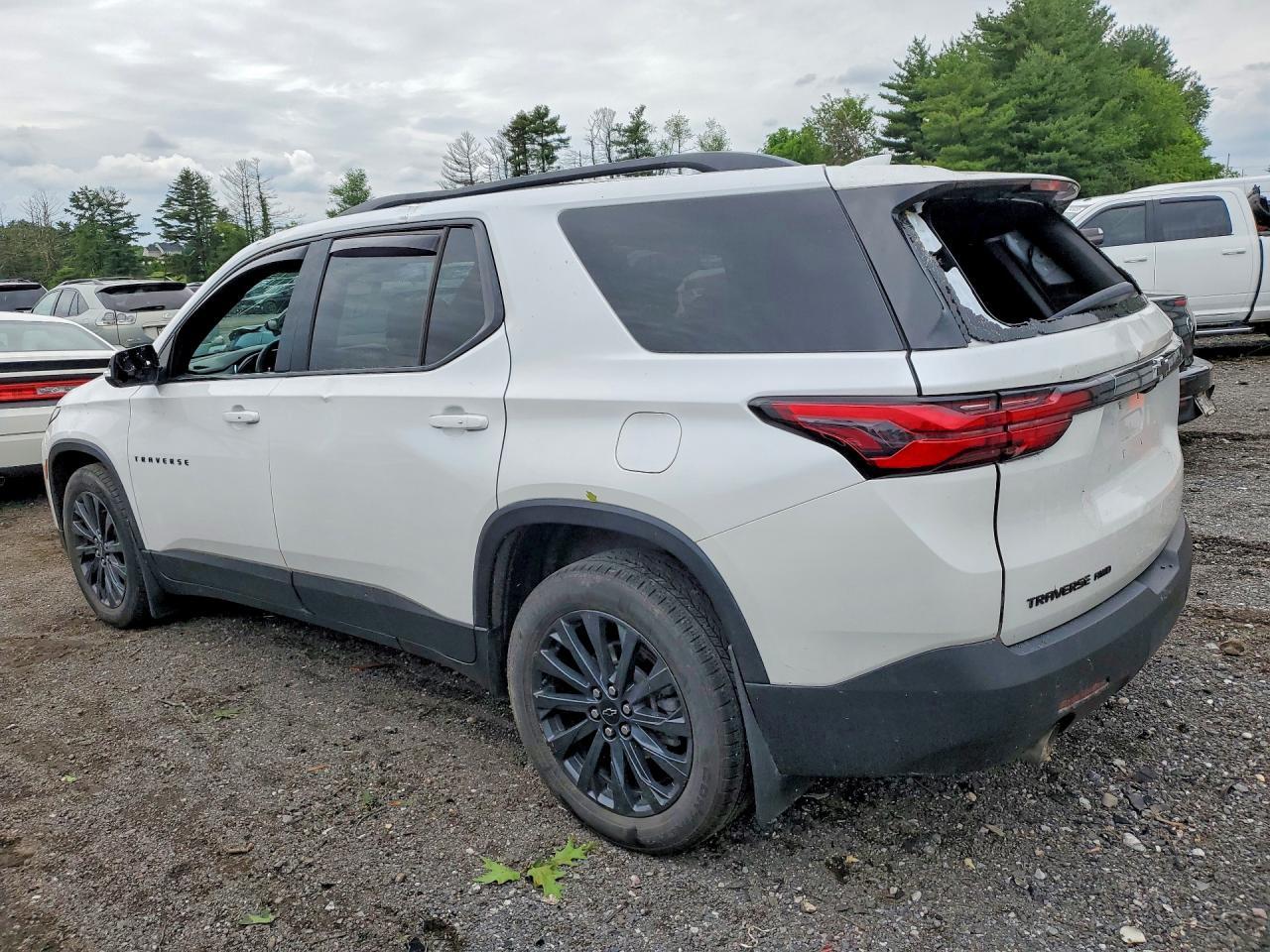 2022 Chevrolet Traverse Rs - Image 2