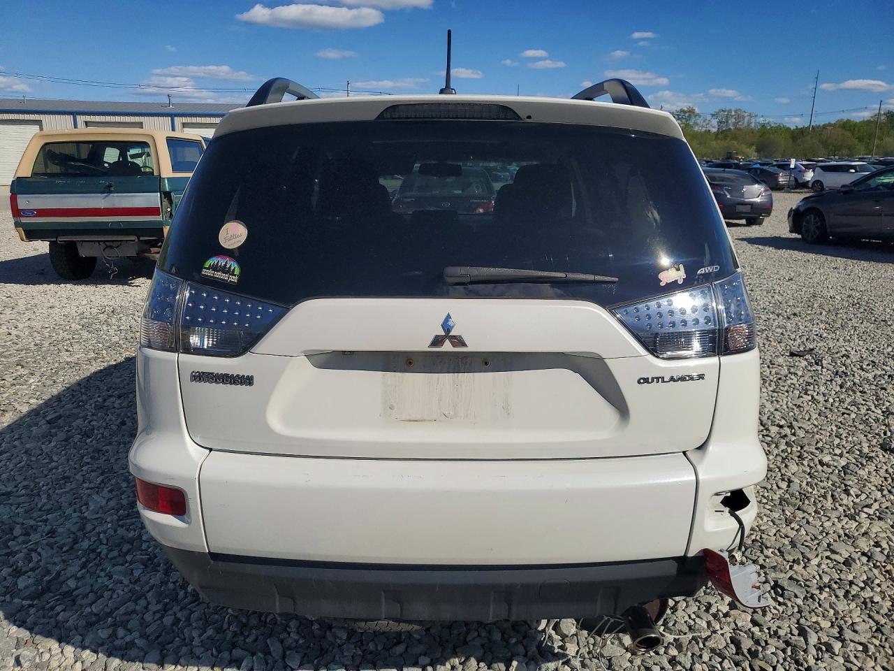 2013 Mitsubishi Outlander - Фото 6