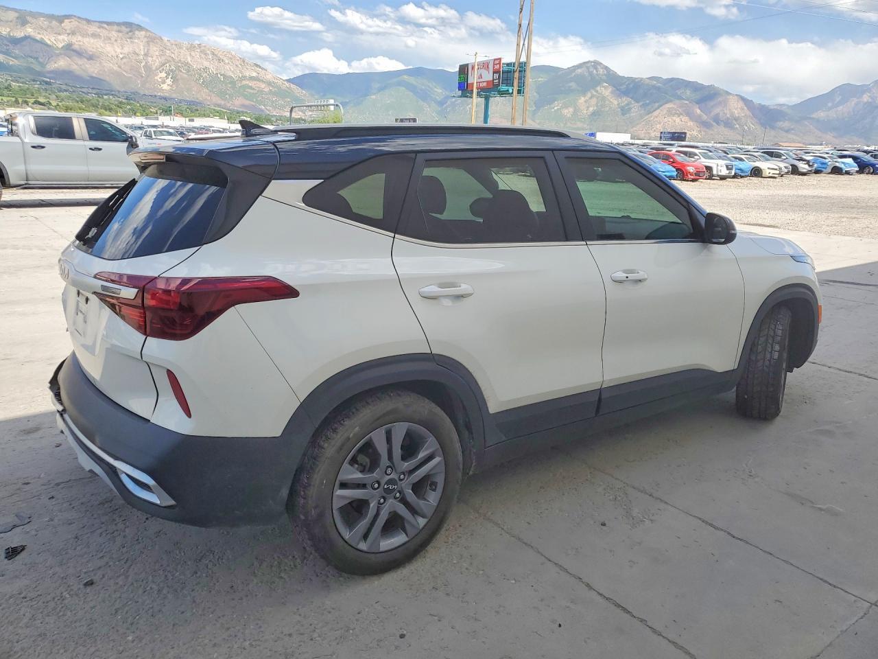 2023 Kia Seltos S - Image 3