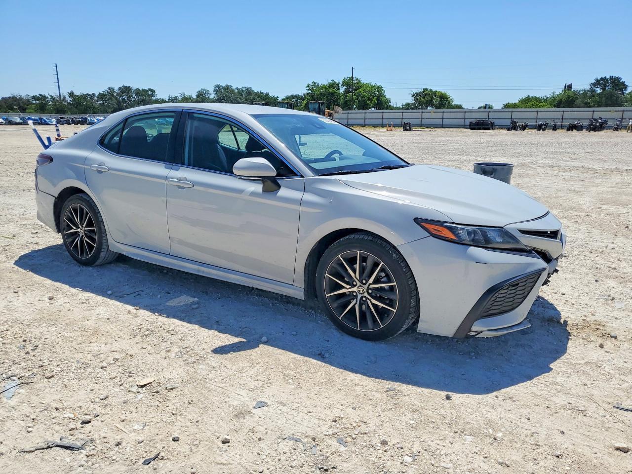 2022 Toyota Camry Se - Фото 4