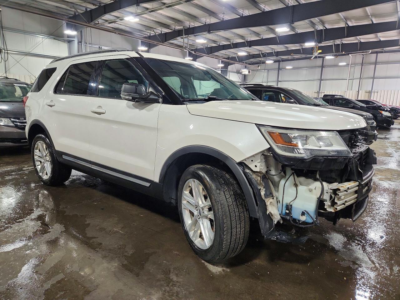 2017 Ford Explorer Xlt - Image 4