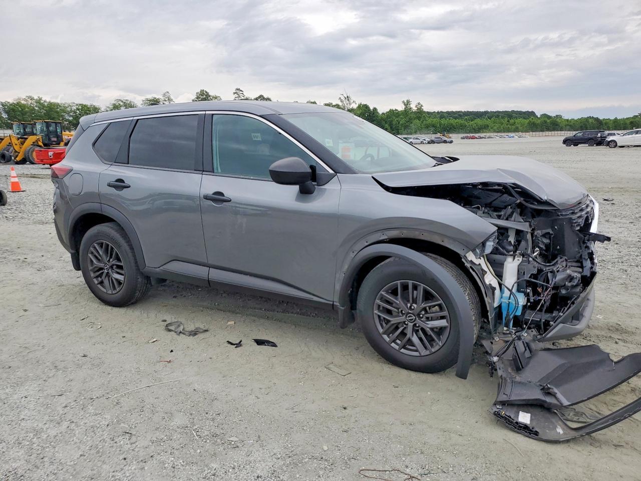 2023 Nissan Rogue S - Image 4