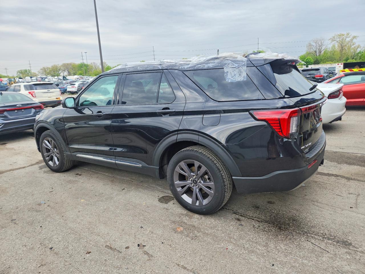 2025 Ford Explorer Active - Фото 2