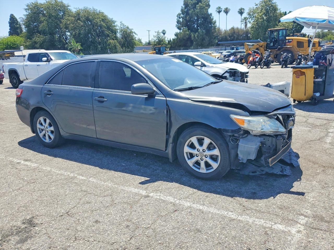 2011 Toyota Camry Le V6 - Image 4