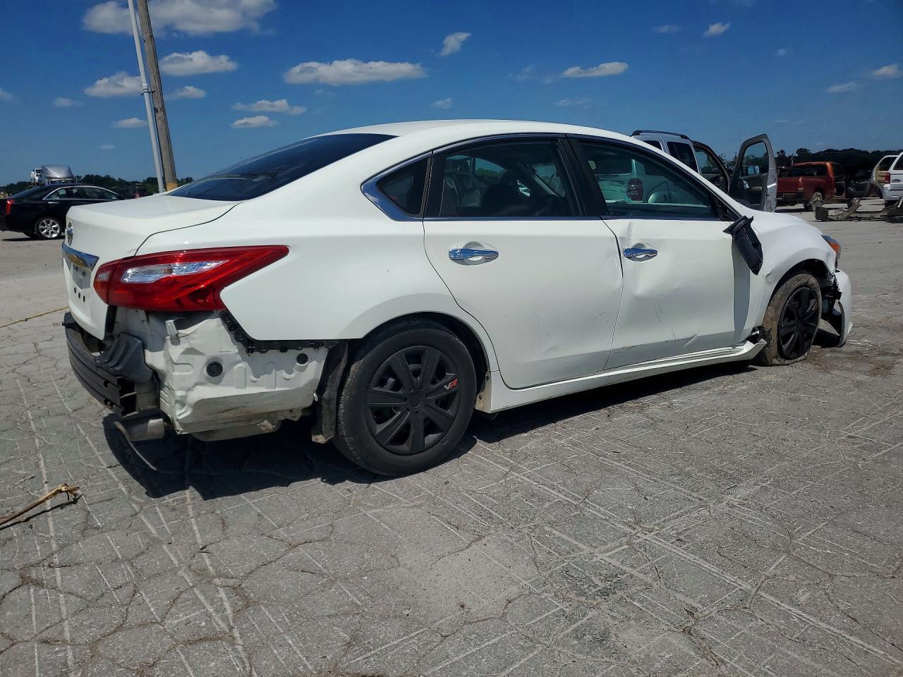 2017 Nissan Altima 2.5 S - Фото 3