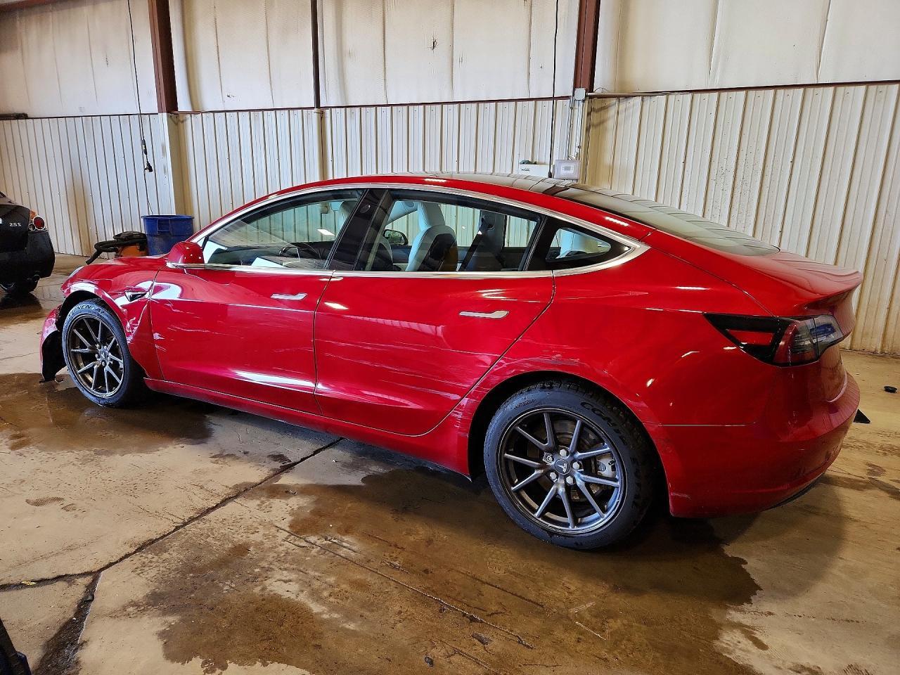 2018 Tesla Model 3 - Фото 2