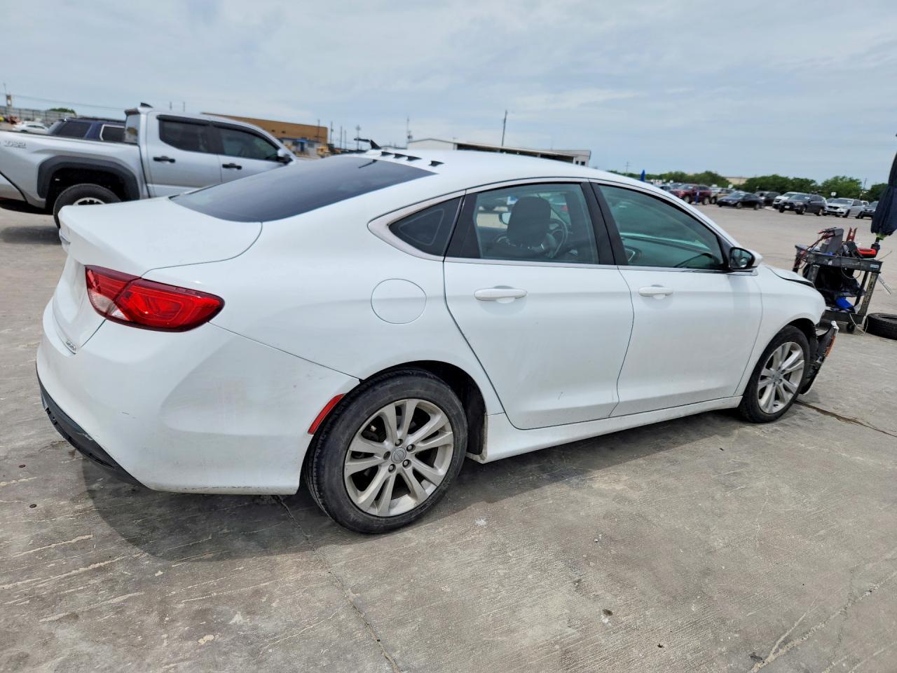 2015 Chrysler 200 Limited - Фото 3